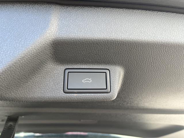 Photo of 2025 Deep Black Volkswagen ID. Buzz