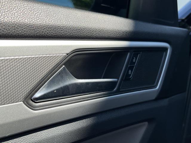 Photo of 2021 Deep Black Pearl Volkswagen Atlas Cross Sport