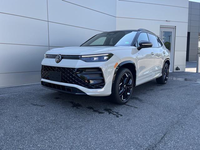Photo of 2025 Platinum Gray Metallic Volkswagen Tiguan