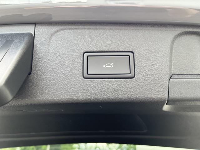 Photo of 2025 Pure Gray Volkswagen Atlas