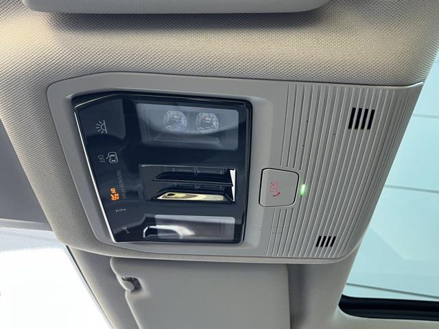 Photo of 2024 Platinum Gray Metallic Volkswagen Atlas