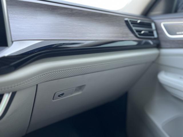 Photo of 2024 Platinum Gray Metallic Volkswagen Atlas