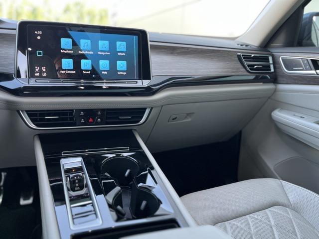 Photo of 2024 Platinum Gray Metallic Volkswagen Atlas