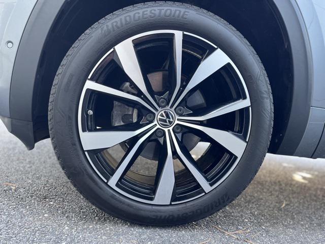 Photo of 2024 Platinum Gray Metallic Volkswagen Atlas