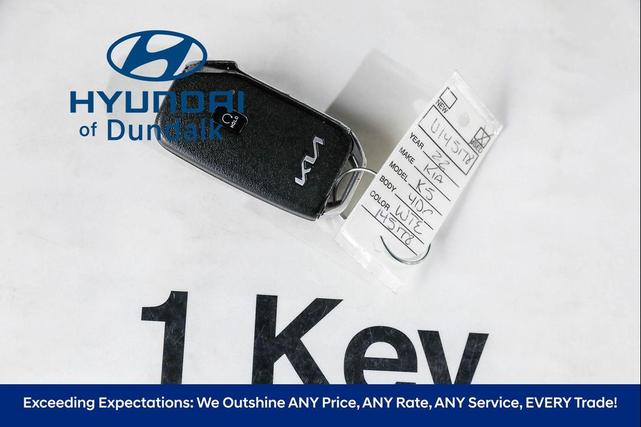 Photo of 2022 Glacial White Pearl Kia K5