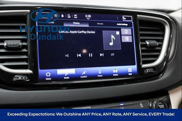 Photo of 2022 Brilliant Black Crystal Pearlcoat Chrysler Pacifica