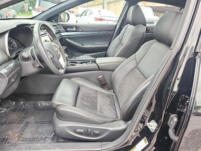 Photo of 2023 Super Black Nissan Maxima