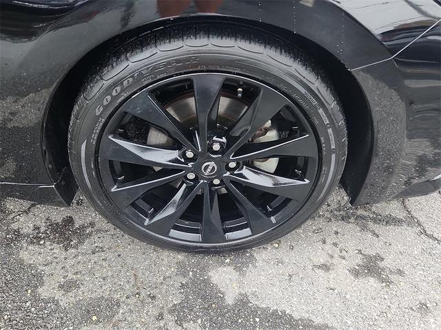 Photo of 2023 Super Black Nissan Maxima