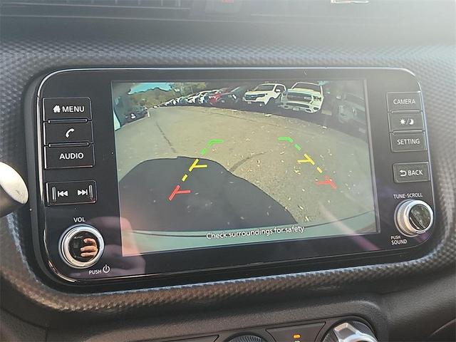 Photo of 2024 Aspen White Tricoat/Super Black Nissan Kicks