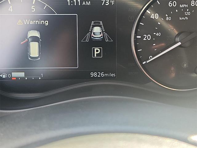 Photo of 2024 Aspen White Tricoat/Super Black Nissan Kicks