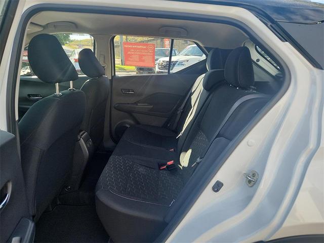 Photo of 2024 Aspen White Tricoat/Super Black Nissan Kicks