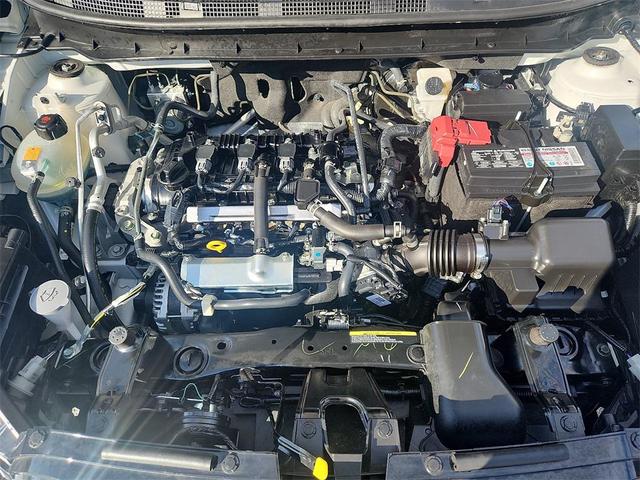 Photo of 2024 Aspen White Tricoat/Super Black Nissan Kicks