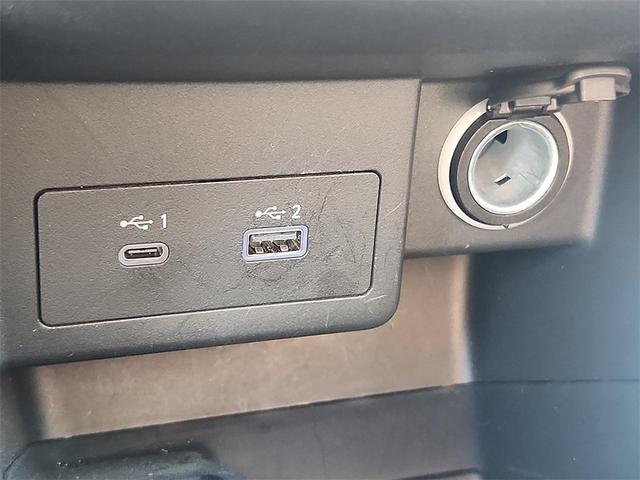 Photo of 2024 Aspen White Tricoat/Super Black Nissan Kicks