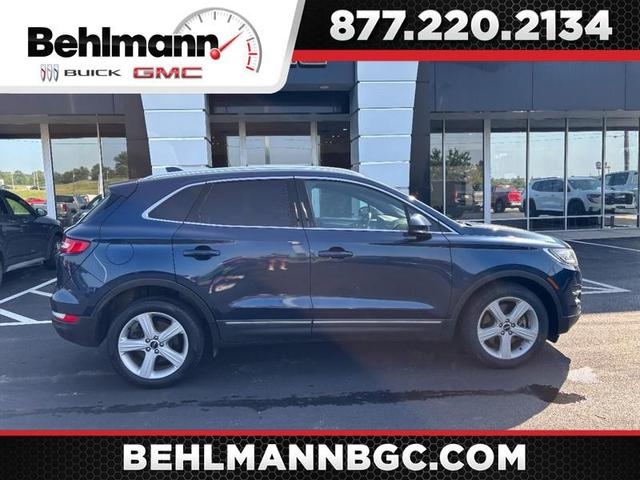 Photo of 2016 Midnight Sapphire Metallic Lincoln MKC