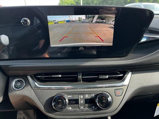Photo of 2025 Summit White Buick Envista