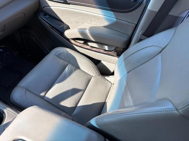 Photo of 2019 Summit White GMC Yukon XL