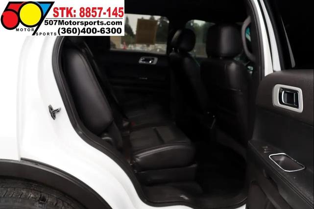 Photo of 2015 White Ford Explorer