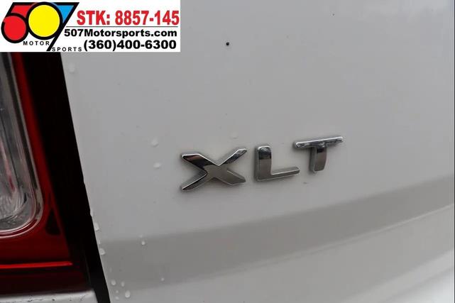 Photo of 2015 White Ford Explorer