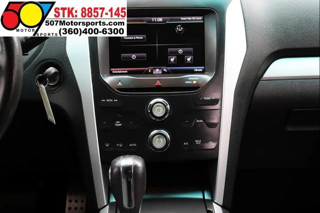 Photo of 2015 White Ford Explorer