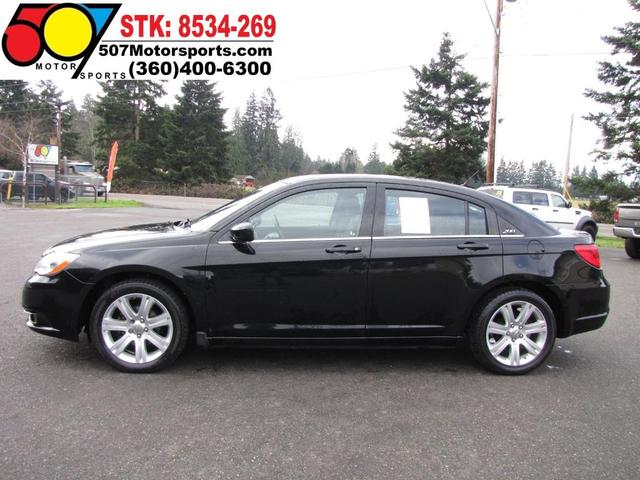 Photo of 2013 Black Clearcoat Chrysler 200