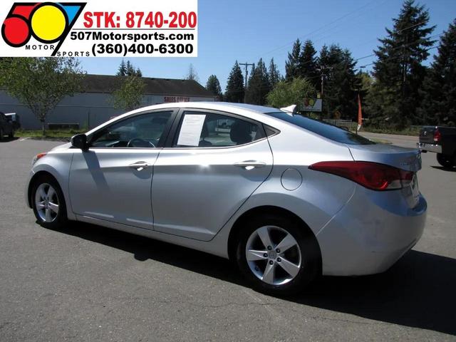 Photo of 2013 Radiant Silver Hyundai ELANTRA