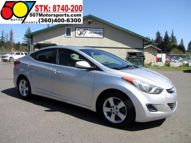 Photo of 2013 Radiant Silver Hyundai ELANTRA
