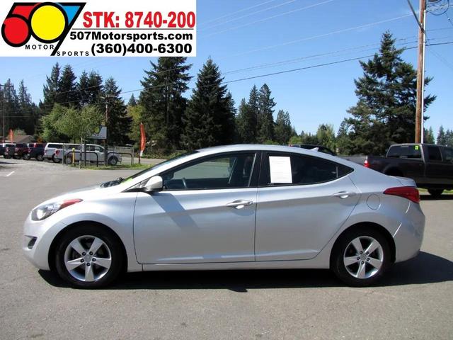 Photo of 2013 Radiant Silver Hyundai ELANTRA