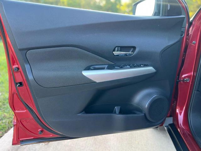Photo of 2018 Super Black Nissan Kicks
