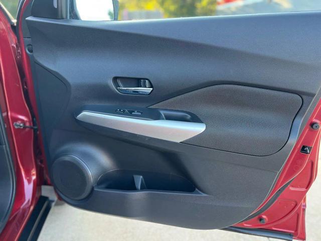 Photo of 2018 Super Black Nissan Kicks