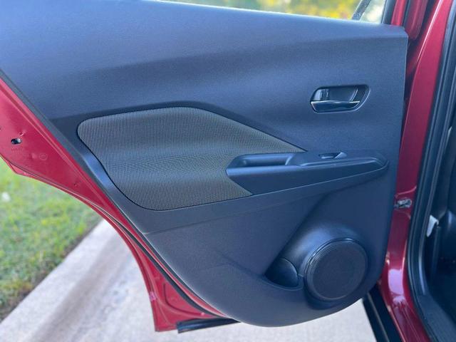 Photo of 2018 Super Black Nissan Kicks