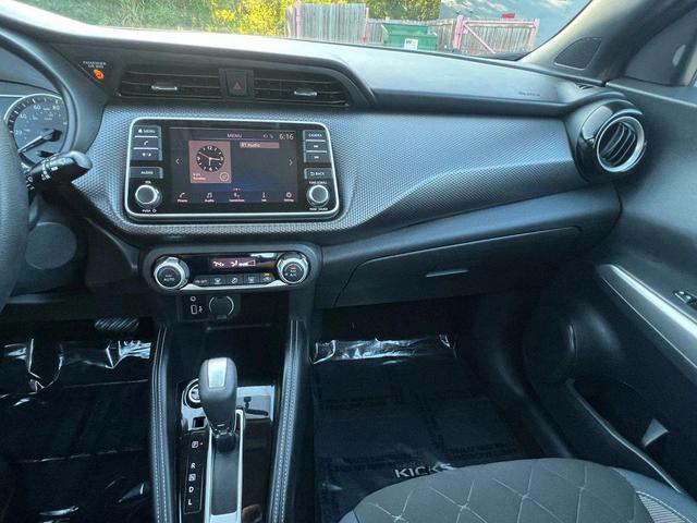 Photo of 2018 Super Black Nissan Kicks