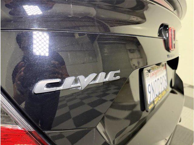 Photo of 2019 Crystal Black Pearl Honda Civic Si