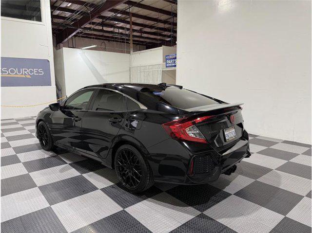 Photo of 2019 Crystal Black Pearl Honda Civic Si