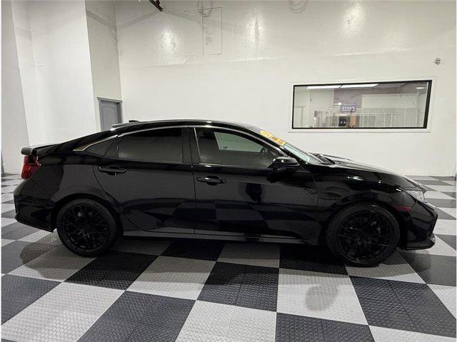 Photo of 2019 Crystal Black Pearl Honda Civic Si