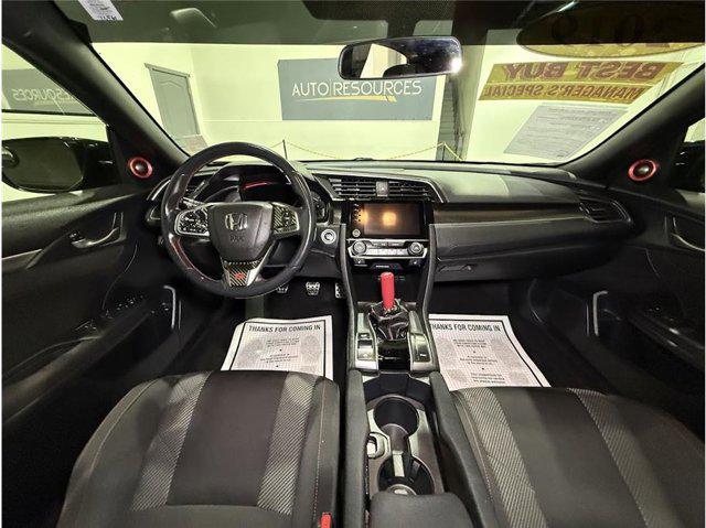 Photo of 2019 Crystal Black Pearl Honda Civic Si