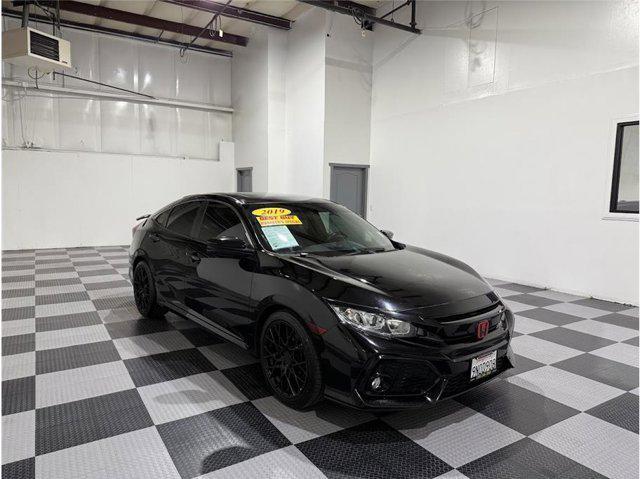 Photo of 2019 Crystal Black Pearl Honda Civic Si