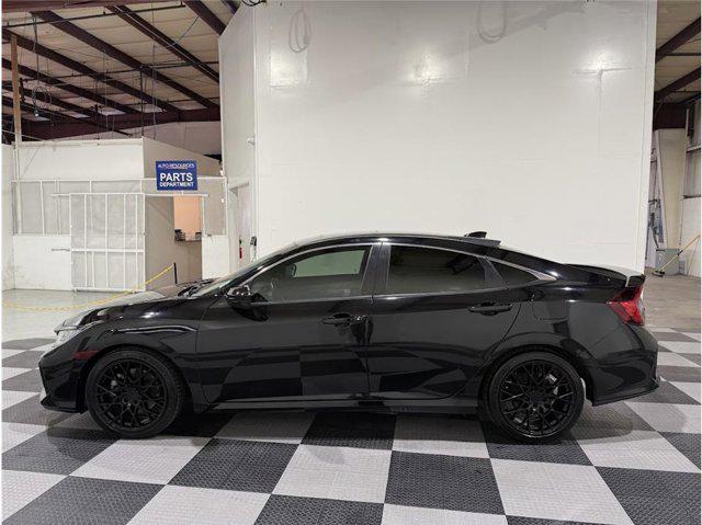 Photo of 2019 Crystal Black Pearl Honda Civic Si
