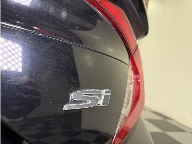 Photo of 2019 Crystal Black Pearl Honda Civic Si