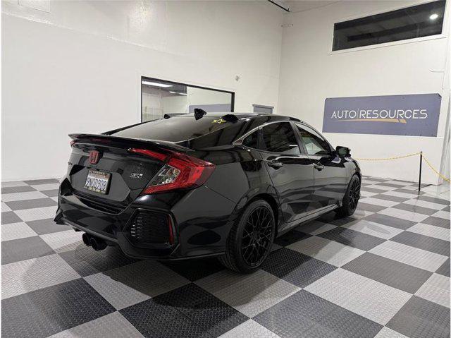 Photo of 2019 Crystal Black Pearl Honda Civic Si