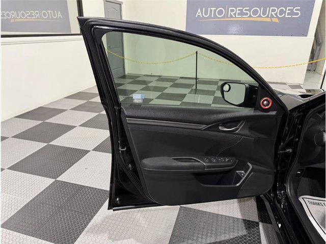 Photo of 2019 Crystal Black Pearl Honda Civic Si