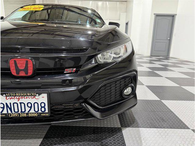 Photo of 2019 Crystal Black Pearl Honda Civic Si
