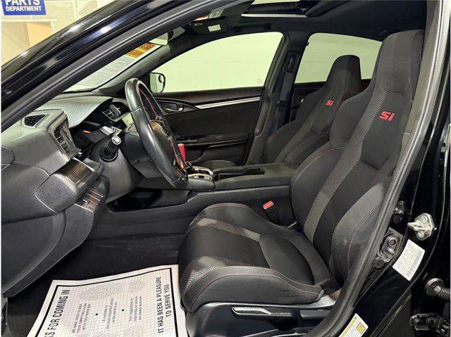 Photo of 2019 Crystal Black Pearl Honda Civic Si