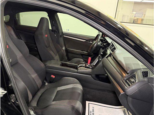 Photo of 2019 Crystal Black Pearl Honda Civic Si