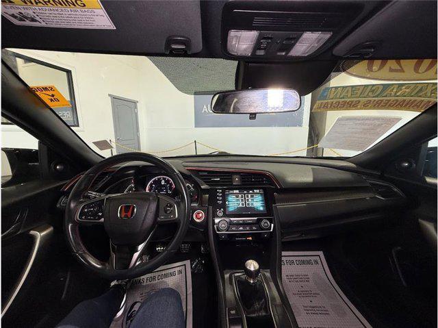 Photo of 2020 Crystal Black Pearl Honda Civic Si