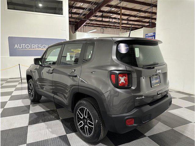 Photo of 2020 Granite Crystal Metallic Clearcoat Jeep Renegade