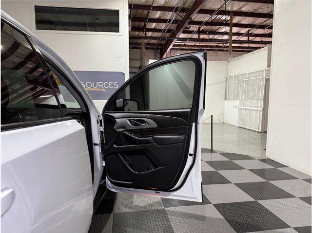 Photo of 2020 Summit White Chevrolet Traverse