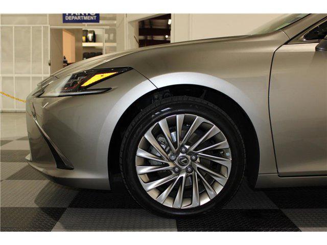 Photo of 2021 Nebula Gray Pearl Lexus ES 300h