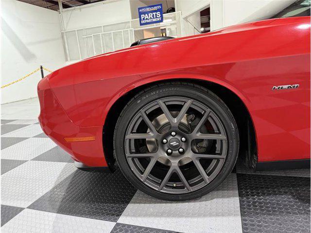 Photo of 2015 Torred Clearcoat Dodge Challenger
