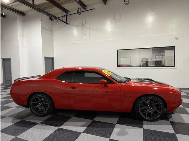 Photo of 2015 Torred Clearcoat Dodge Challenger