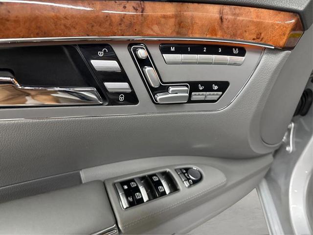 Photo of 2009 Silver Mercedes-Benz S-Class